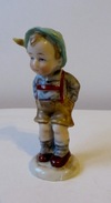Online antikvárium: Kisfiú (Wagner & Apel) Bertram porcelán figura